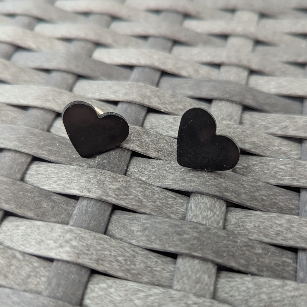 Black Plastic Heart Stud Earrings